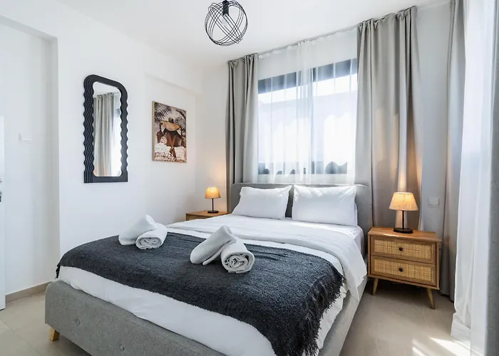 Jas Living - Chic Apts & Balconies In *