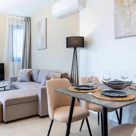 Jas Living - Chic Apts & Balconies In Διαμέρισμα *