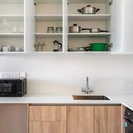 Jas Living - Chic Apts & Balconies In Λάρνακα