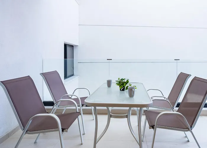 Apartment Jas Living - Chic Apts & Balconies In *