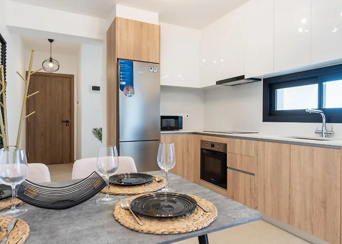 Jas Living - Chic Apts & Balconies In Apartment Larnaca