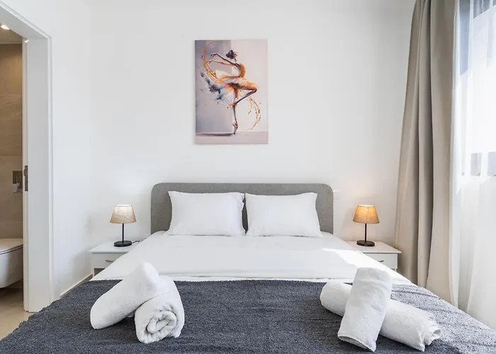 Jas Living - Chic Apts & Balconies In Apartment Larnaca