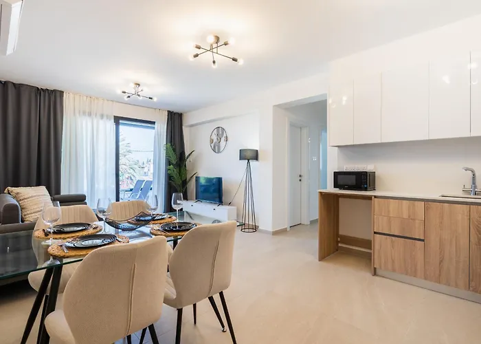 Jas Living - Chic Apts & Balconies In Larnaca