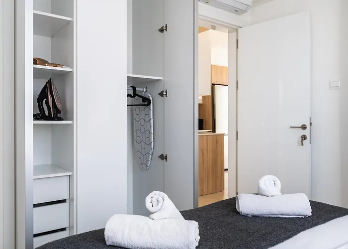 Jas Living - Chic Apts & Balconies In *